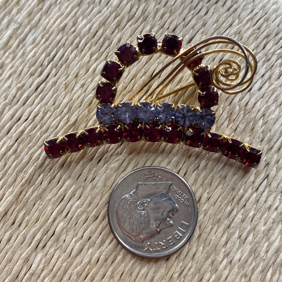 Rhinestones red hat brooch pin - Picture 4 of 5
